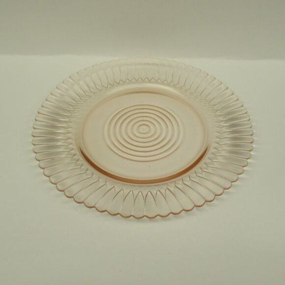 MacBeth Evans Depression Glass Pink PETALWARE 8 Inch Salad Plate - Picture 1 of 4